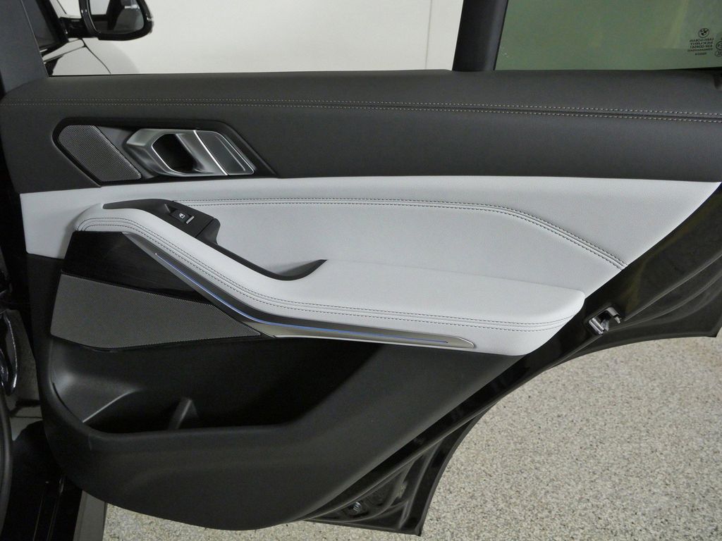 Thumbnail: 2026 BMW X5 - 25