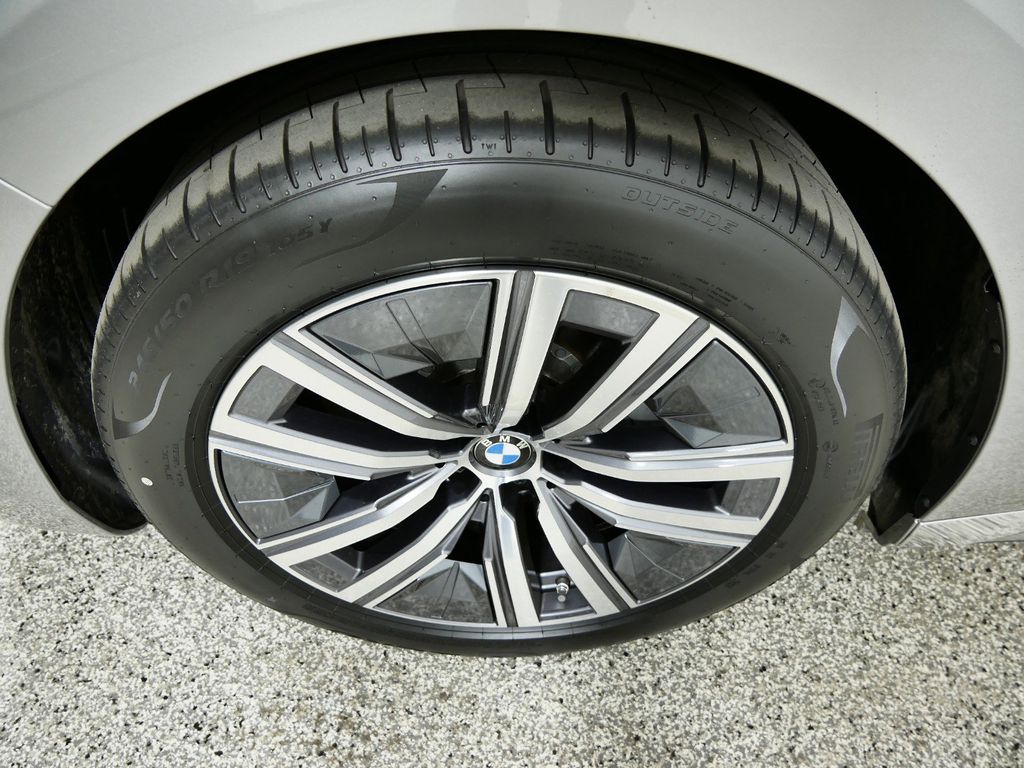 Thumbnail: 2024 BMW i7 - 18