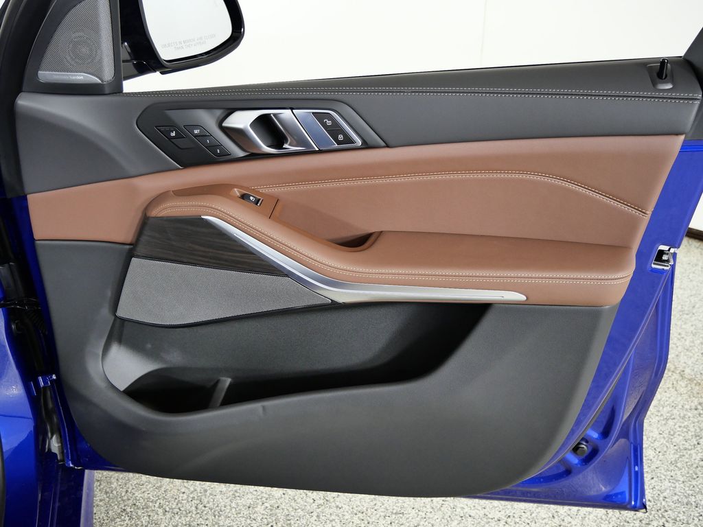 Thumbnail: 2026 BMW X7 - 19