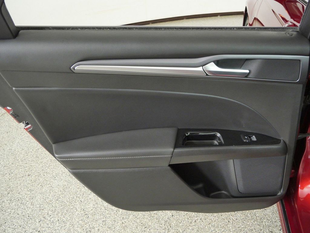 Thumbnail: 2013 Ford Fusion - 28