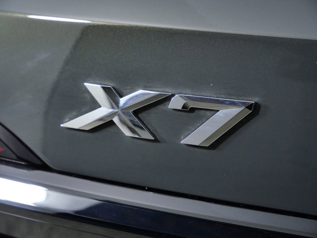Thumbnail: 2026 BMW X7 - 15