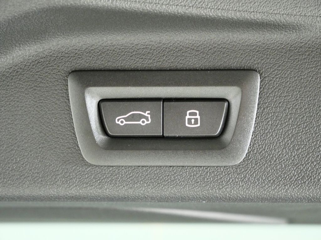 Thumbnail: 2026 BMW X7 - 30