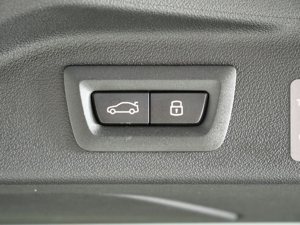 Thumbnail: 2026 BMW X7 - 30