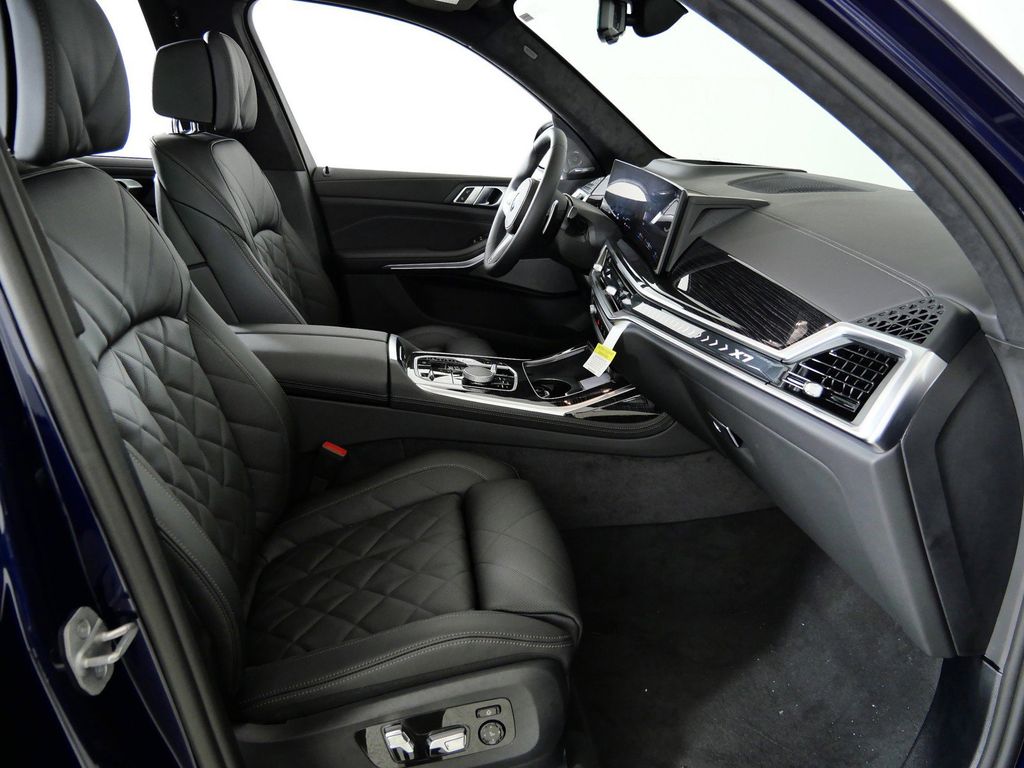 Thumbnail: 2026 BMW X7 - 20