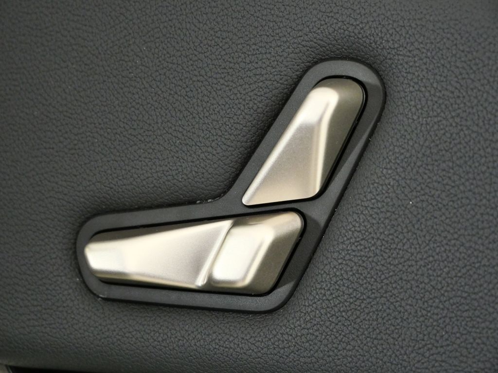 Thumbnail: 2024 BMW iX - 28