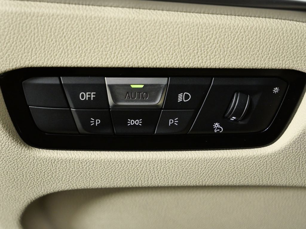 Thumbnail: 2025 BMW 4 Series - 36