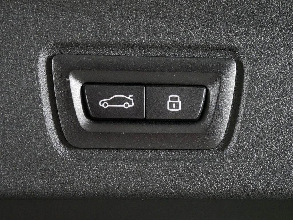 Thumbnail: 2025 BMW i4 - 32