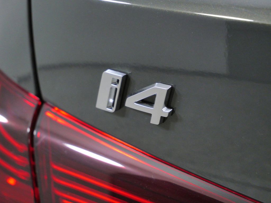 Thumbnail: 2026 BMW i4 - 13