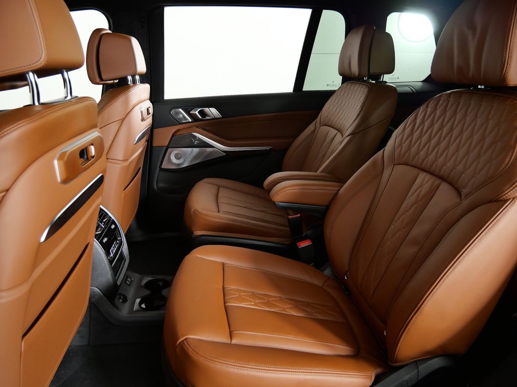 Thumbnail: 2026 BMW X7 - 33