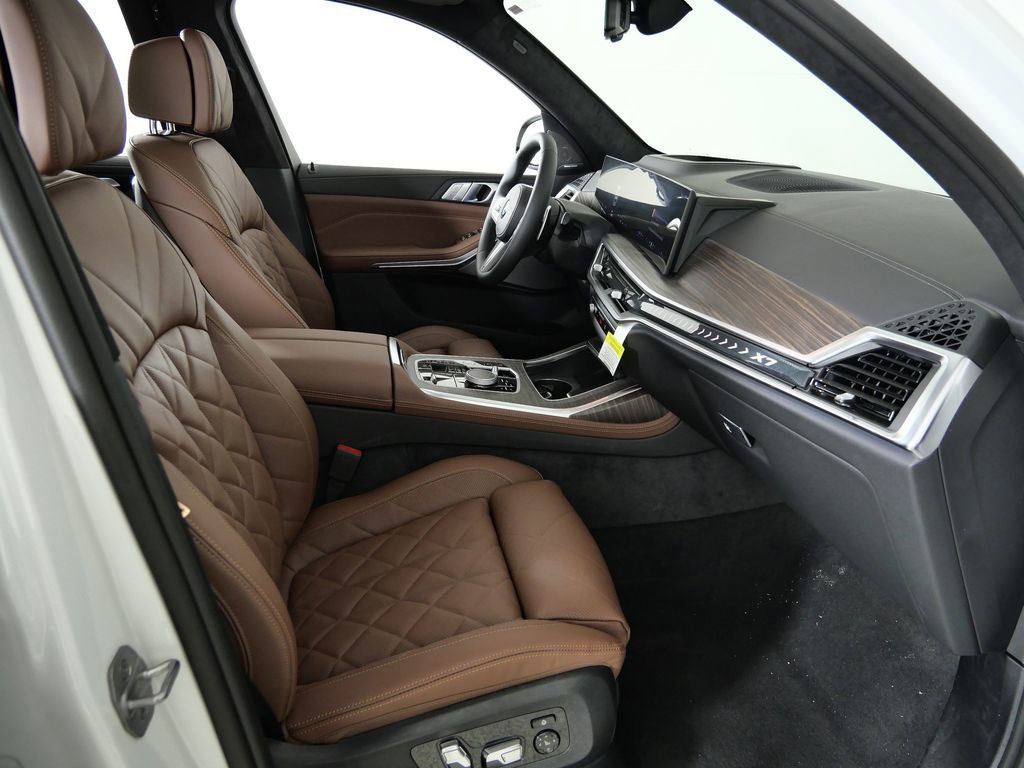 Thumbnail: 2026 BMW X7 - 22