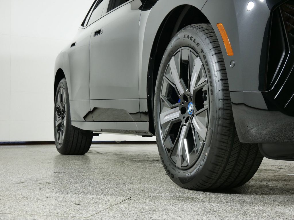 2025 BMW iX xDrive50 6