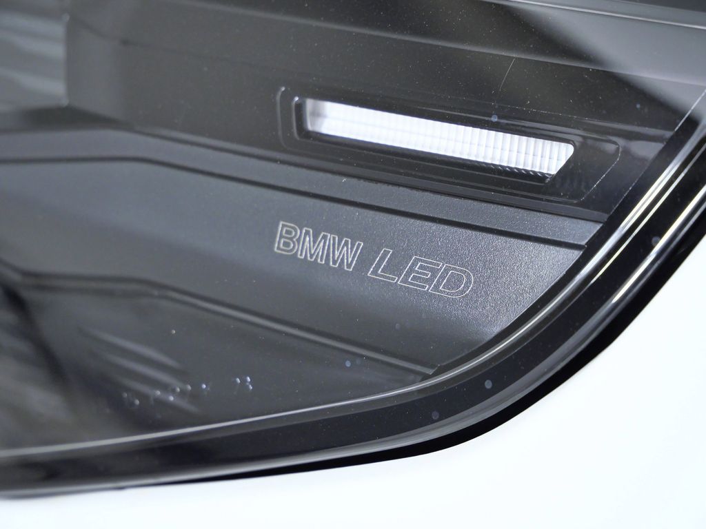 Thumbnail: 2026 BMW M5 - 4