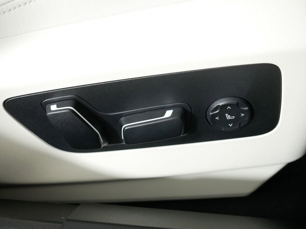 Thumbnail: 2025 BMW 5 Series - 24