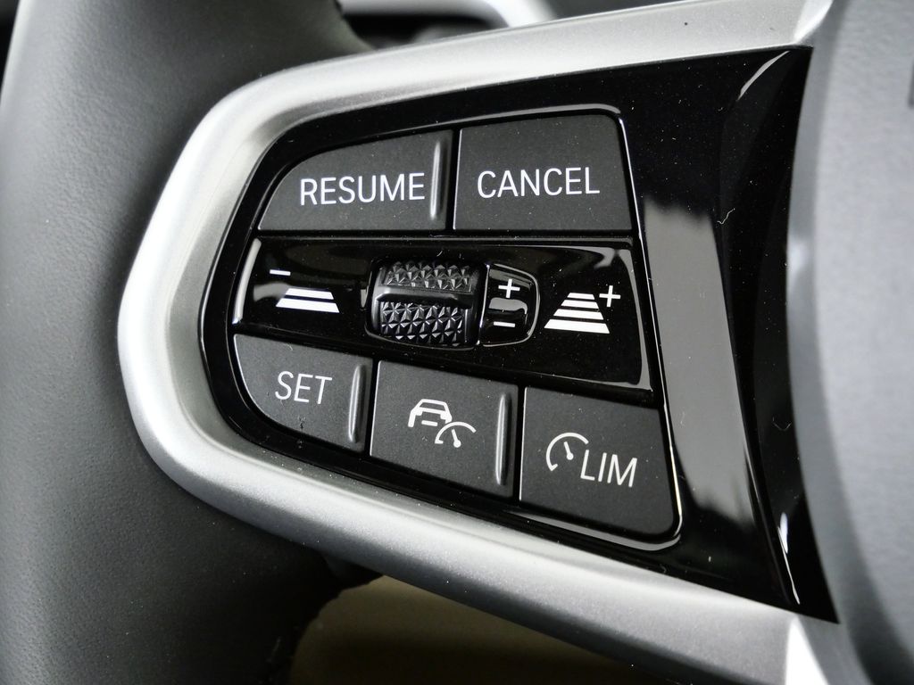 Thumbnail: 2026 BMW i4 - 40