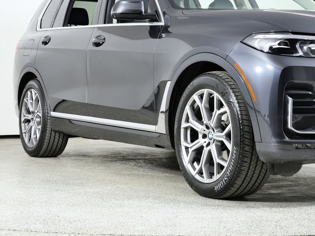 Thumbnail: 2021 BMW X7 - 7