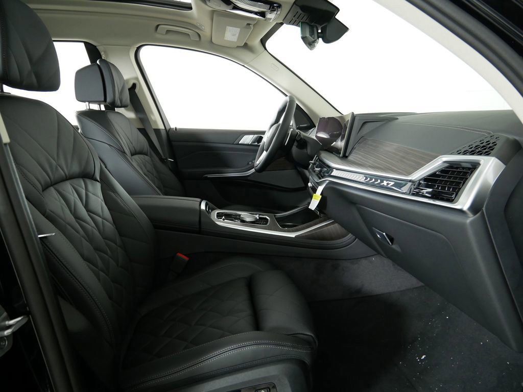 Thumbnail: 2026 BMW X7 - 23