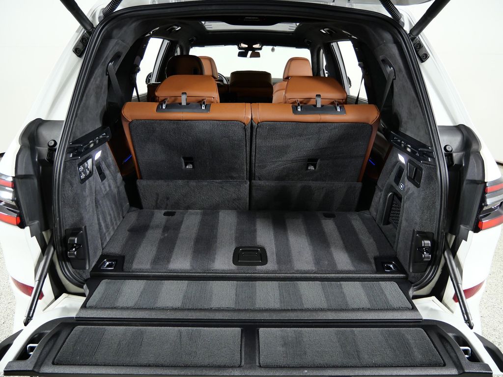 Thumbnail: 2024 BMW X7 - 33