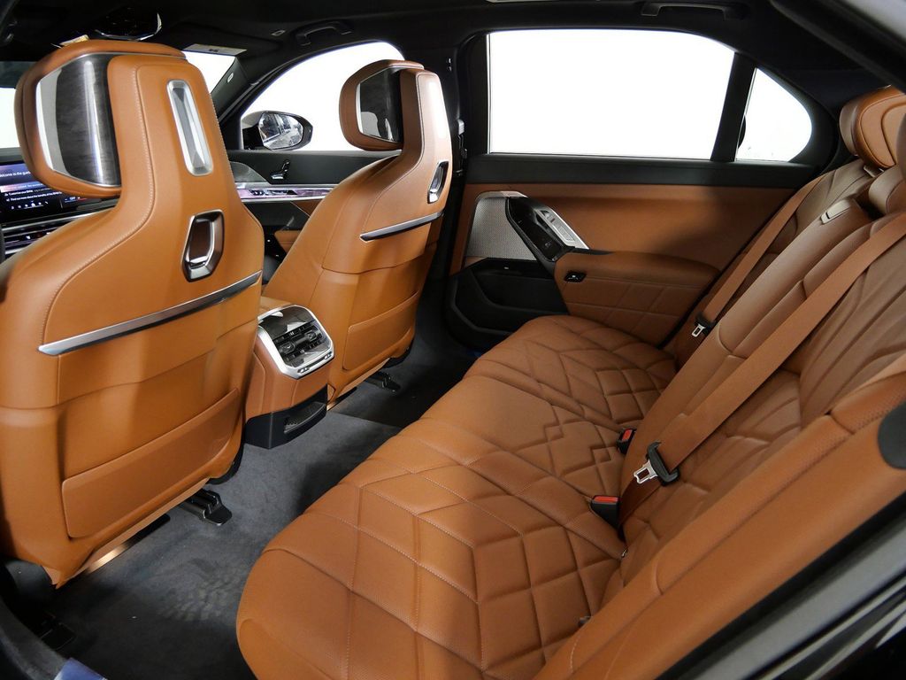 Thumbnail: 2026 BMW 7 Series - 31