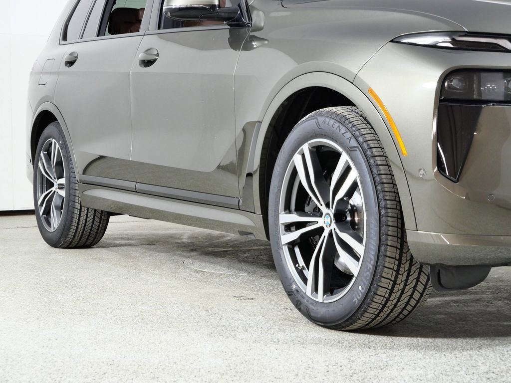 Thumbnail: 2026 BMW X7 - 8