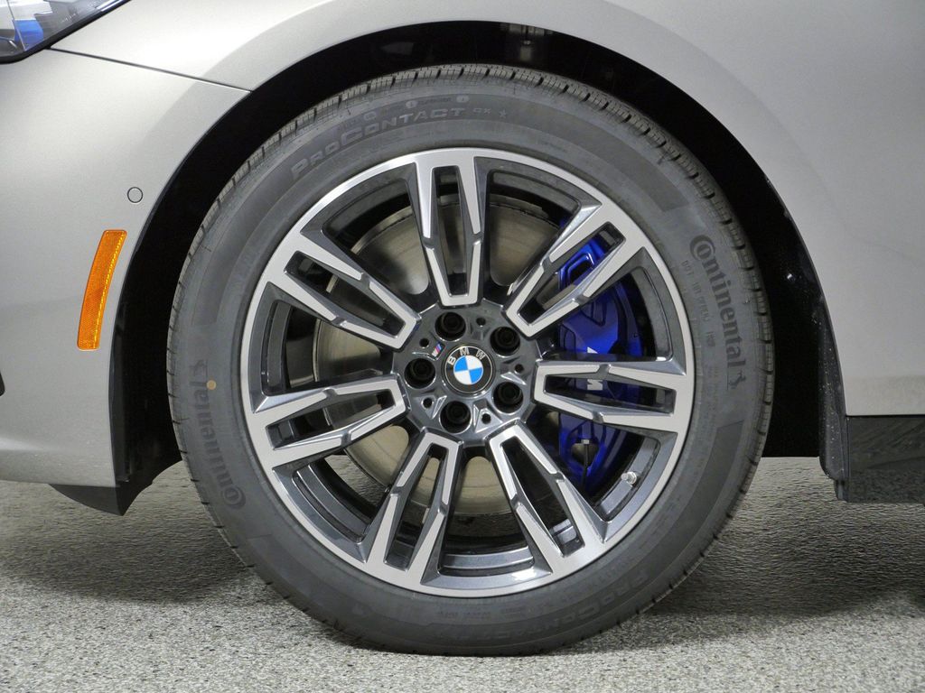 Thumbnail: 2027 BMW 5 Series - 16