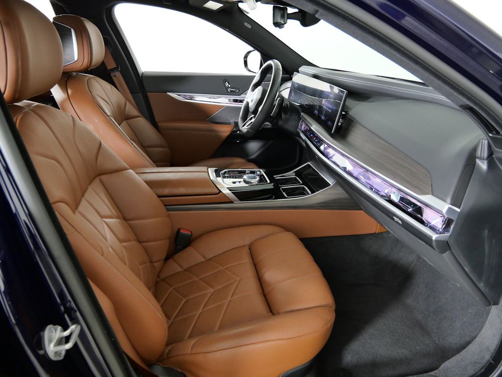 Thumbnail: 2023 BMW 7 Series - 26