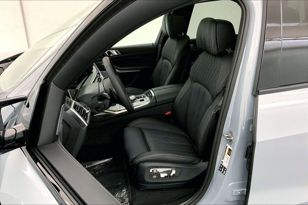 Thumbnail: 2026 BMW X7 - 11