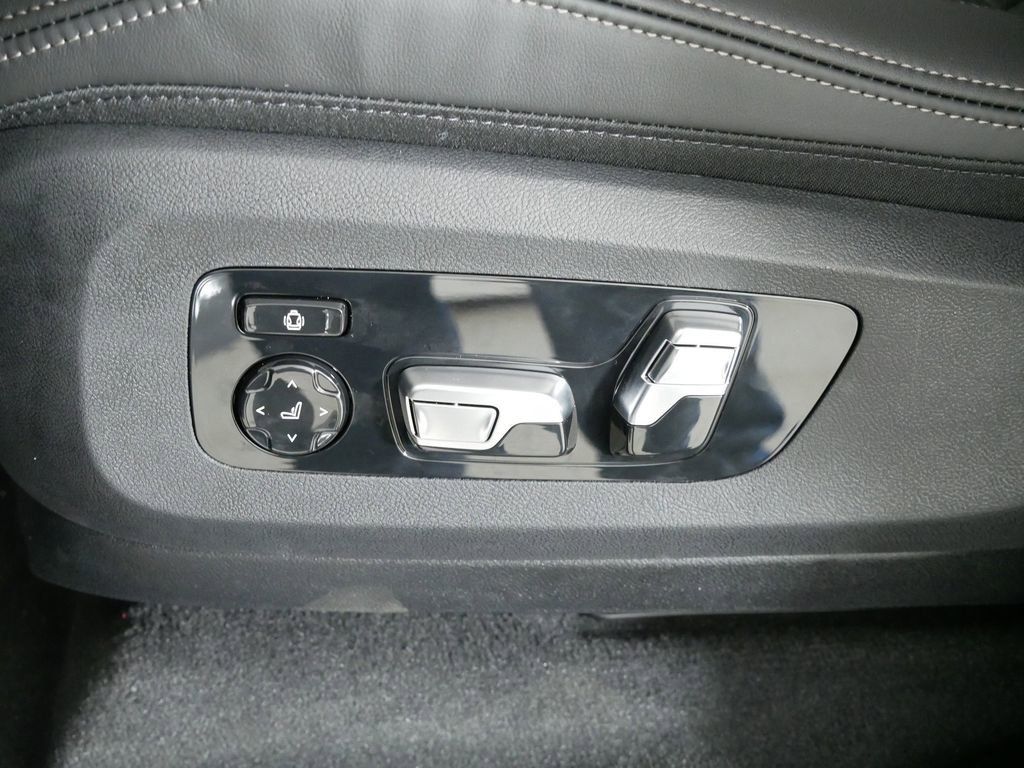 Thumbnail: 2026 BMW X7 - 38