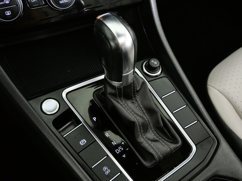 Thumbnail: 2019 Volkswagen Jetta - 43