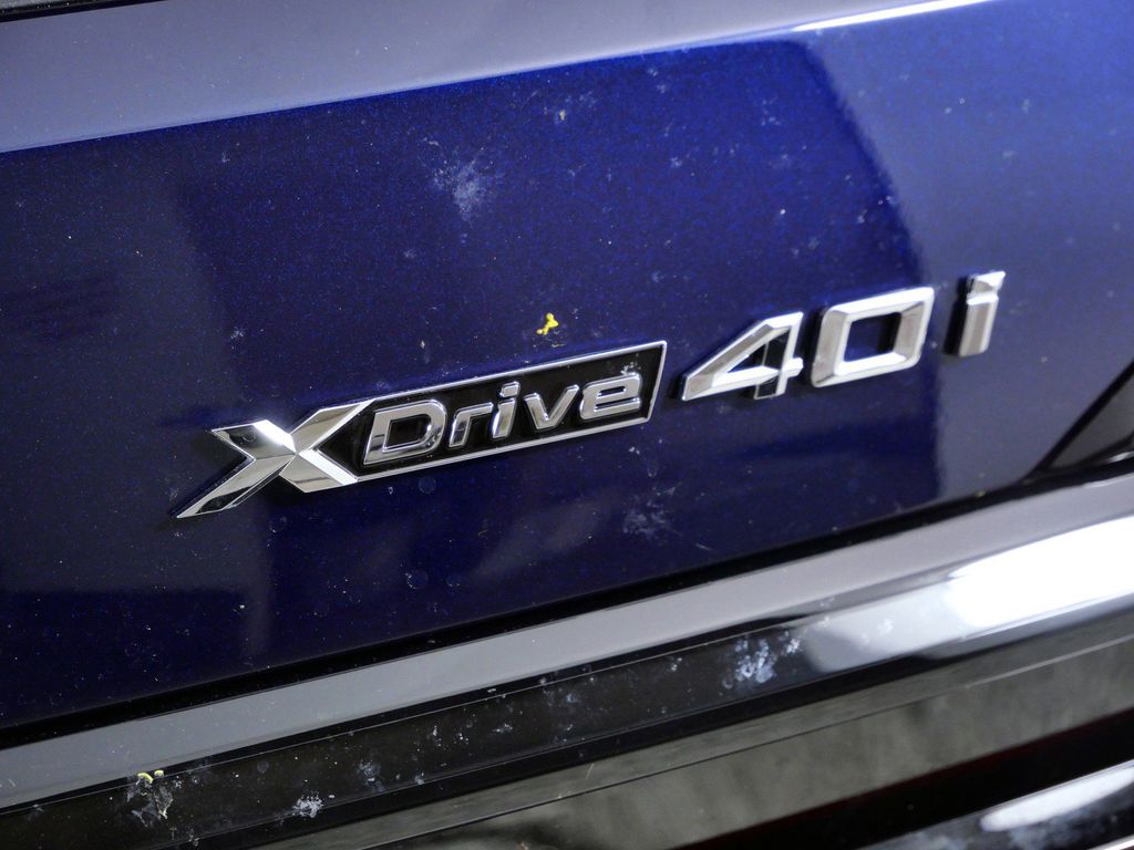 Thumbnail: 2026 BMW X7 - 12