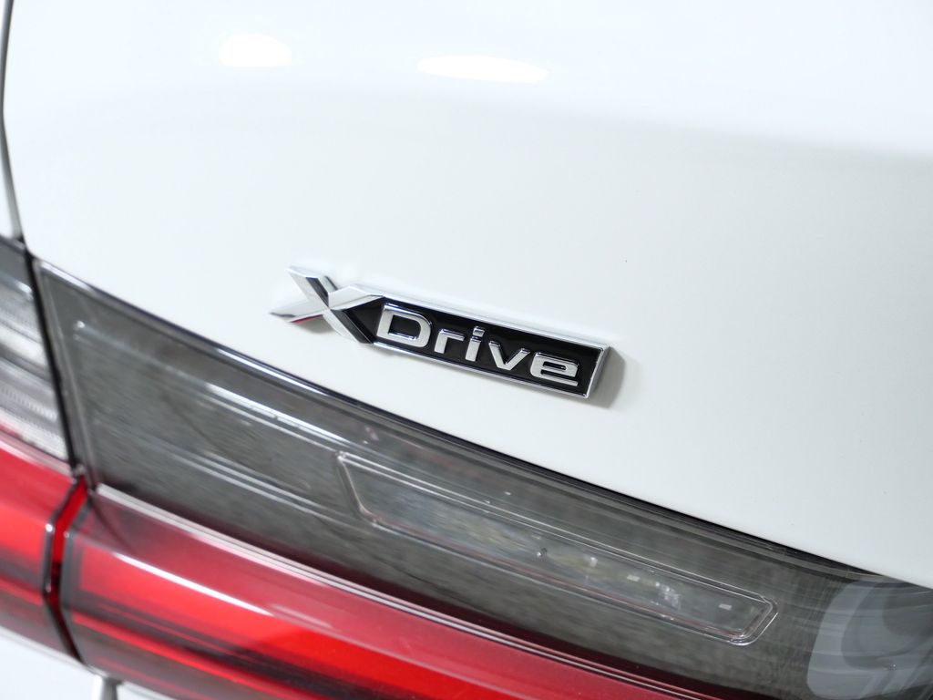 Thumbnail: 2025 BMW 3 Series - 16