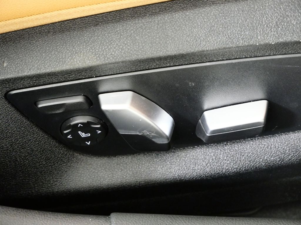 Thumbnail: 2021 BMW 5 Series - 23