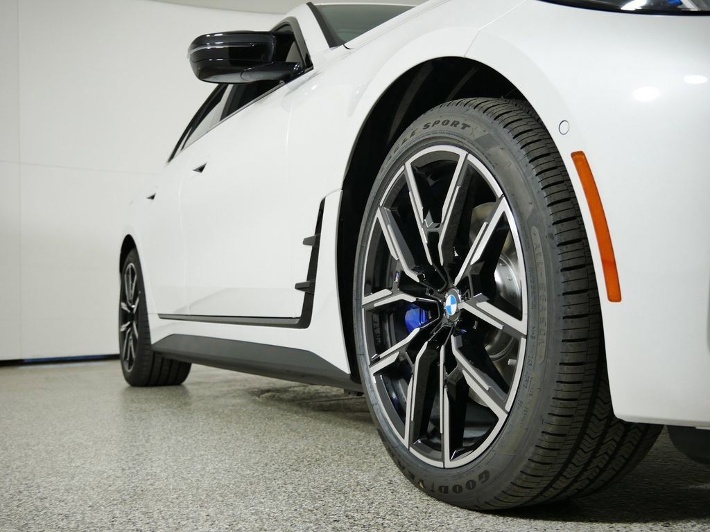 Thumbnail: 2025 BMW i4 - 8