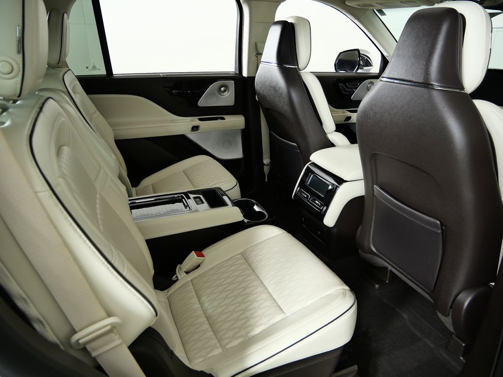 Thumbnail: 2020 Lincoln Aviator - 26