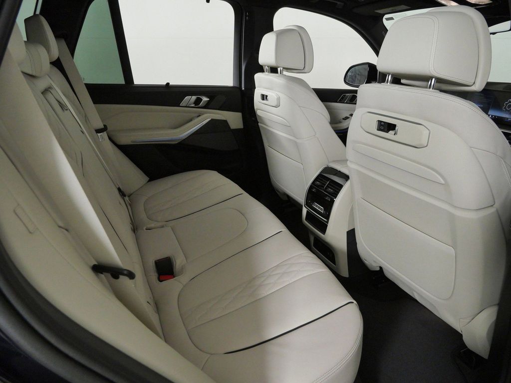 Thumbnail: 2026 BMW X5 - 26