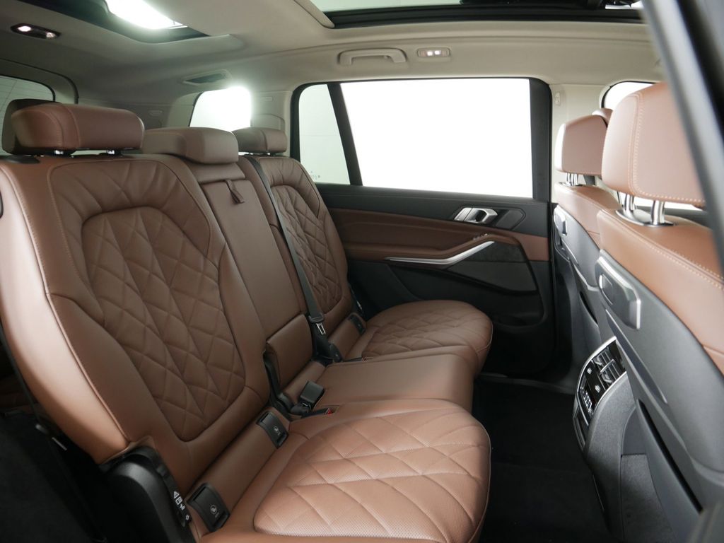 2025 BMW X7 xDrive40i 25