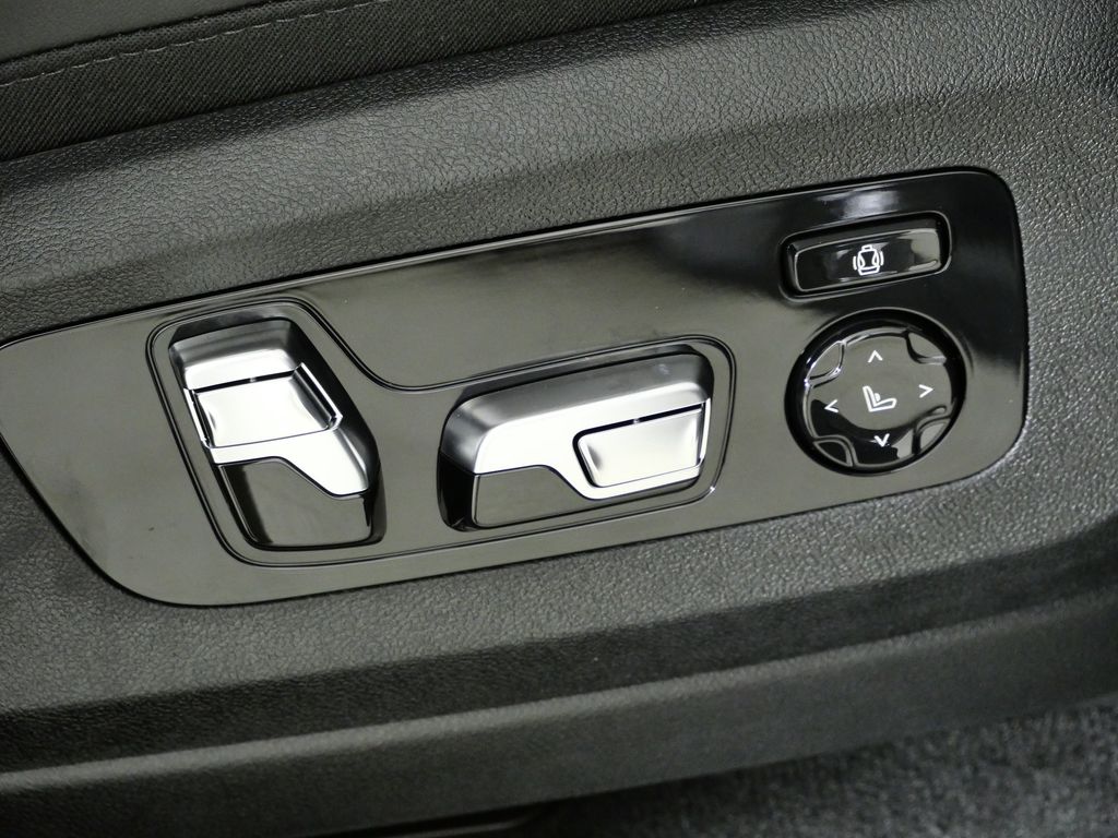 Thumbnail: 2026 BMW X7 - 22