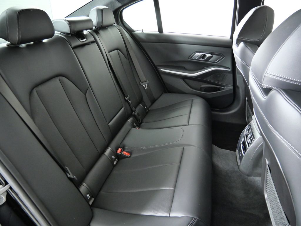 Thumbnail: 2023 BMW 3 Series - 31