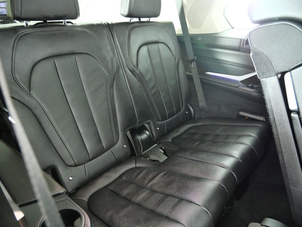Thumbnail: 2021 BMW X7 - 29