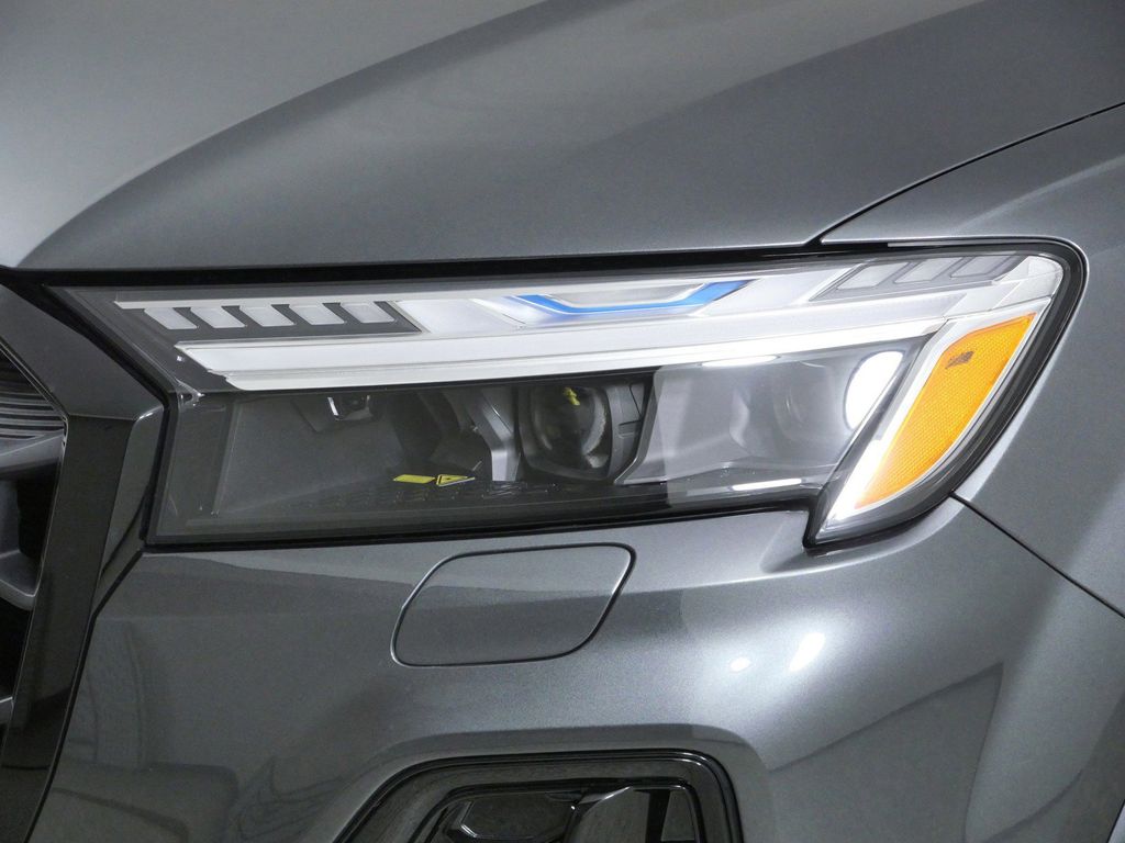 Thumbnail: 2025 Audi SQ7 - 3