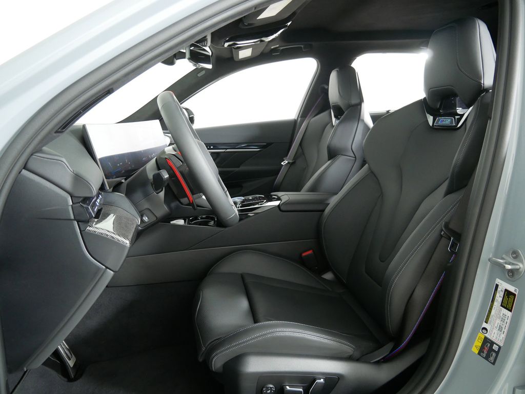 Thumbnail: 2025 BMW M5 - 30