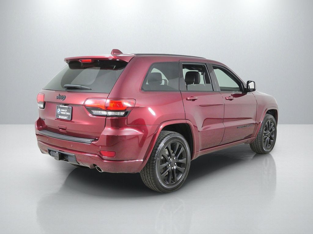 Thumbnail: 2017 Jeep Grand Cherokee - 9