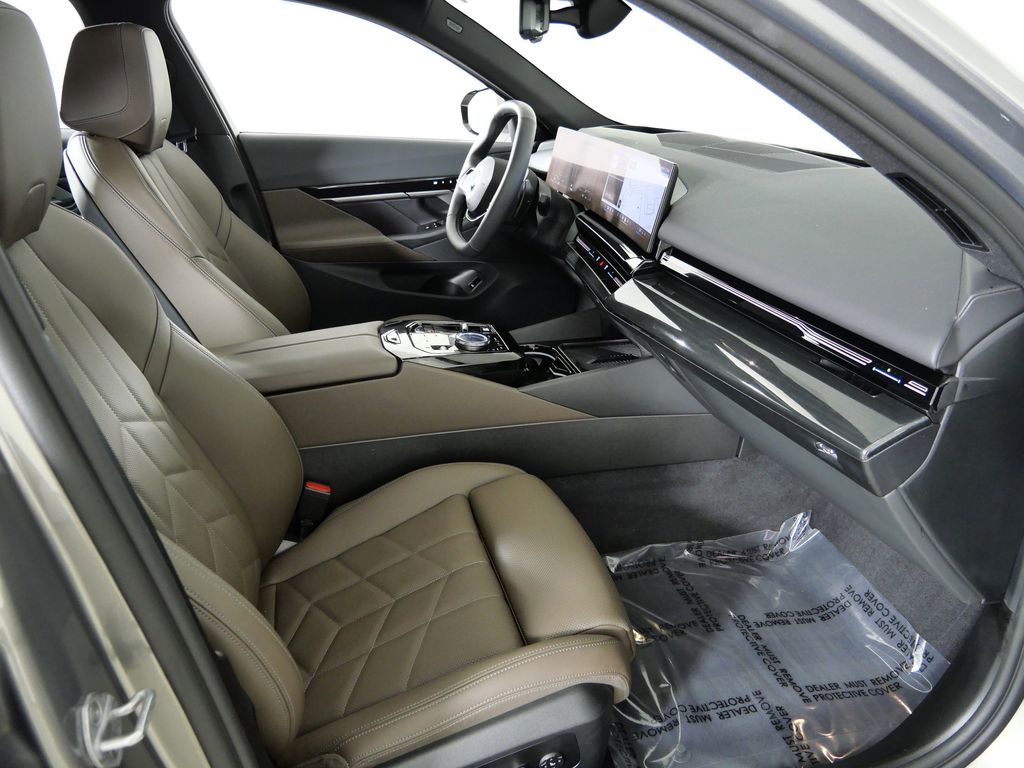 Thumbnail: 2025 BMW 5 Series - 24