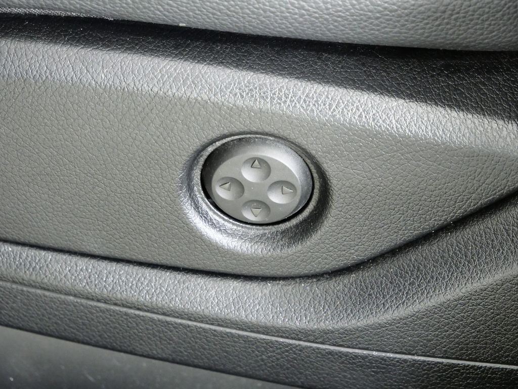 Thumbnail: 2017 Mercedes-Benz GLE - 39