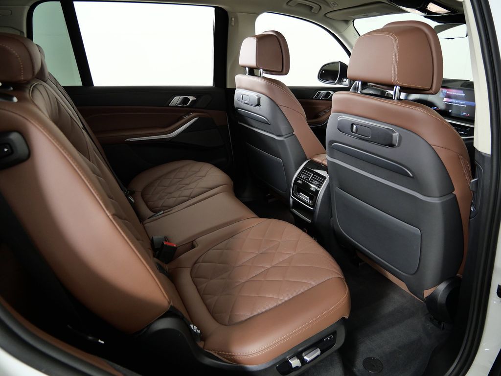 Thumbnail: 2023 BMW X7 - 31