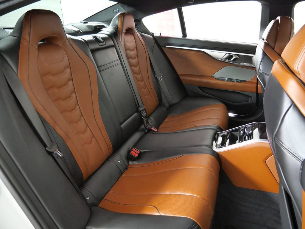 Thumbnail: 2026 BMW 8 Series - 26