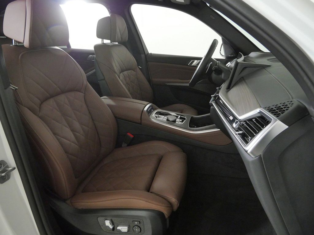 Thumbnail: 2025 BMW X5 - 25