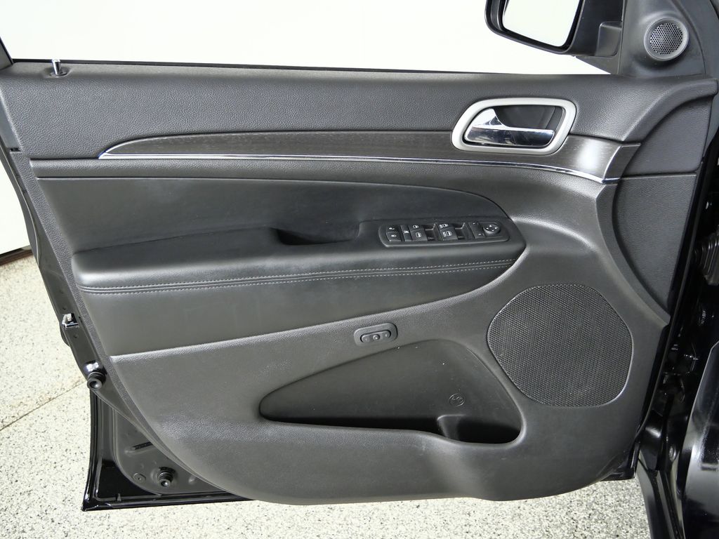 Thumbnail: 2018 Jeep Grand Cherokee - 33