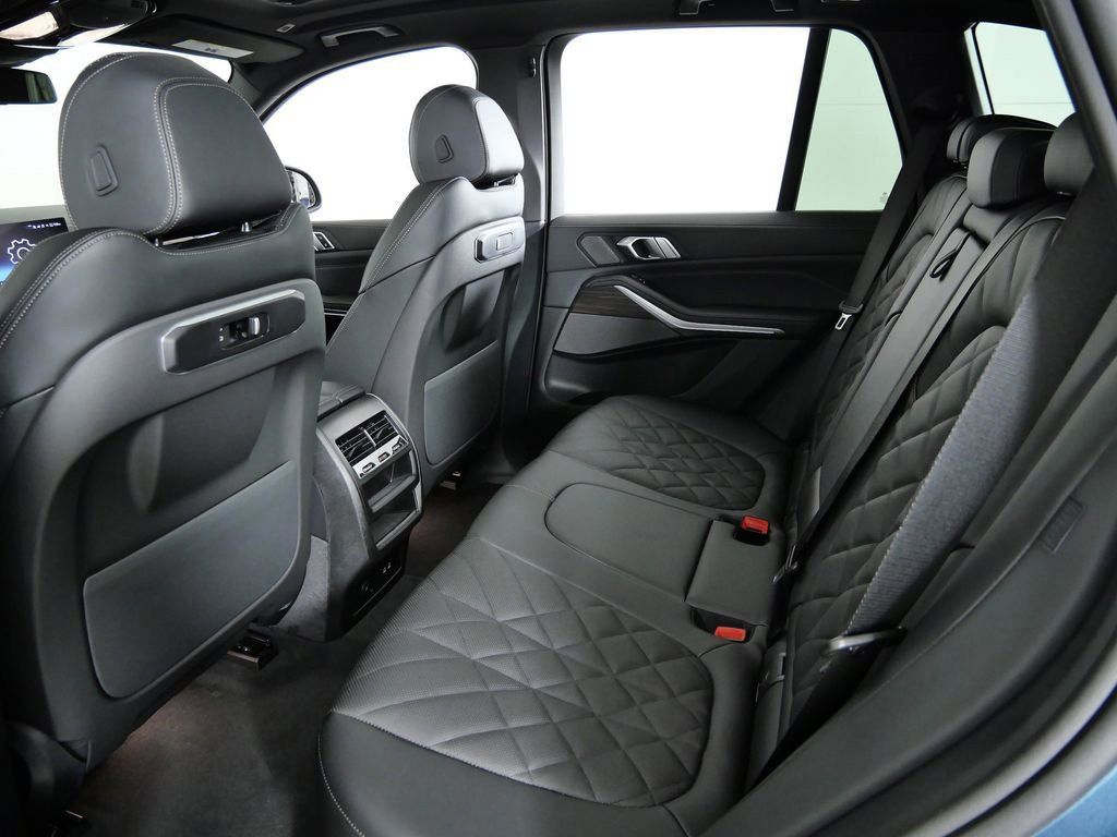 Thumbnail: 2026 BMW X5 - 33