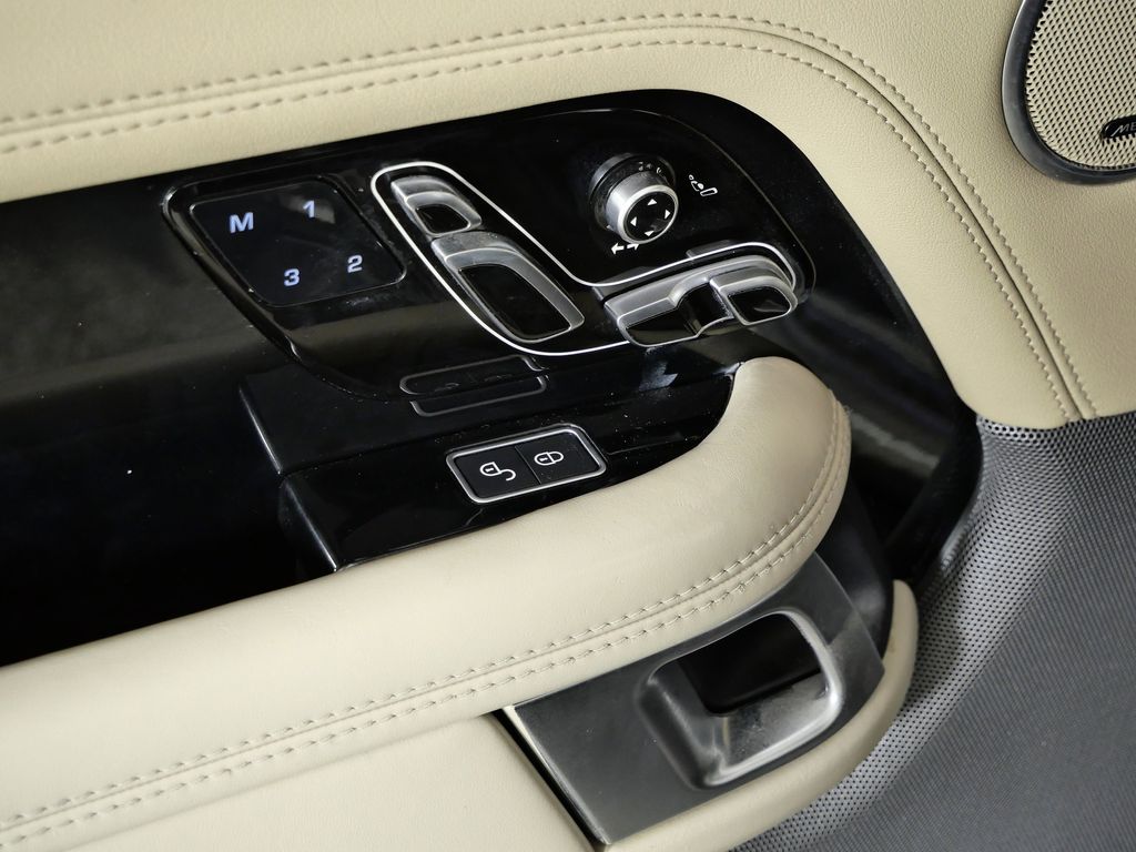 Thumbnail: 2018 Land Rover Range Rover - 37