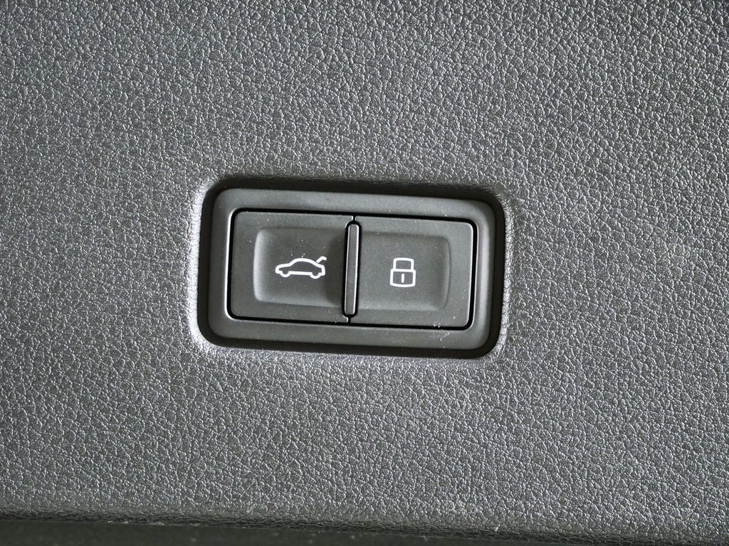 Thumbnail: 2023 Audi SQ8 - 27